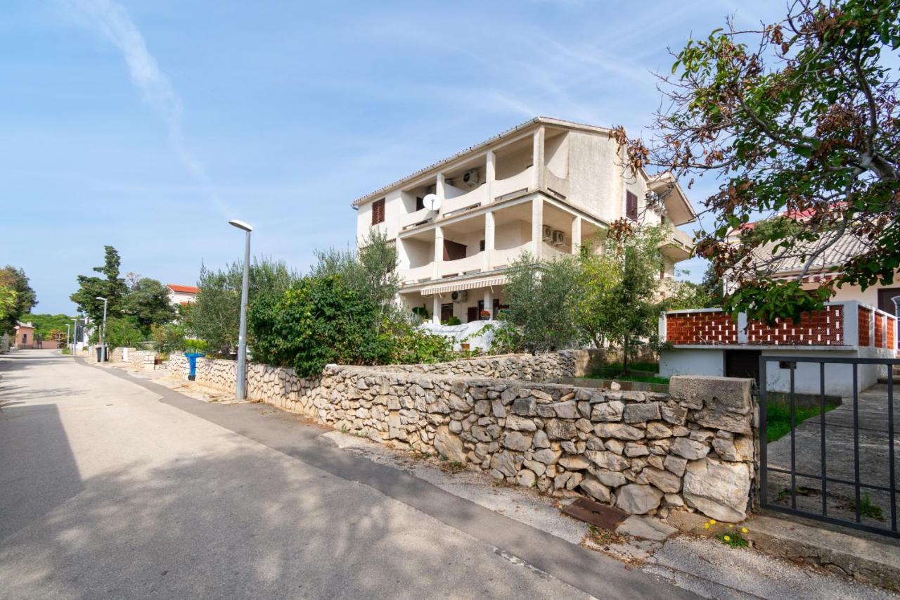 Apartments By The Sea Mandre, Pag - 3084 Kolan Eksteriør billede