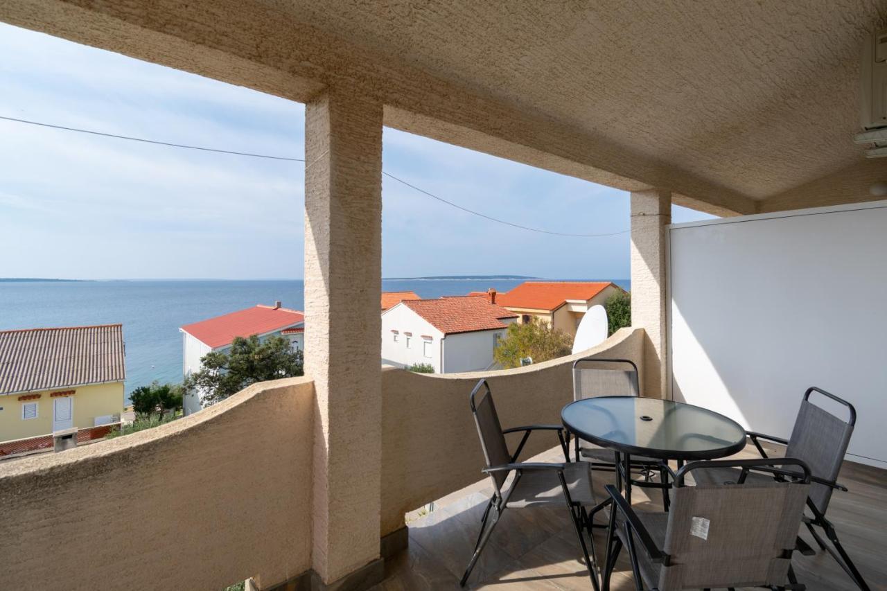 Apartments By The Sea Mandre, Pag - 3084 Kolan Eksteriør billede