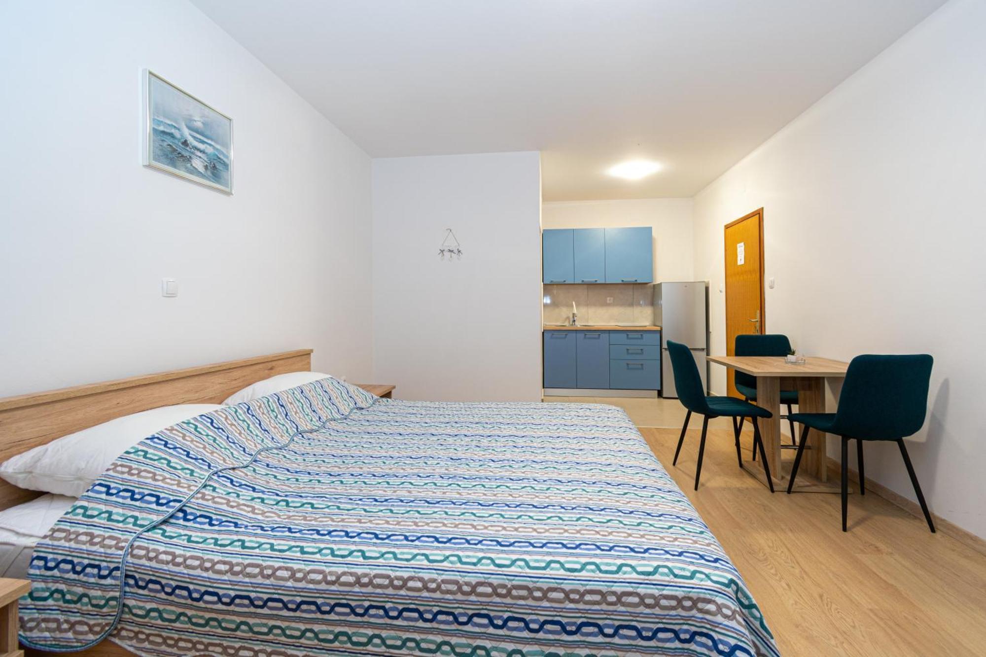 Apartments By The Sea Mandre, Pag - 3084 Kolan Værelse billede